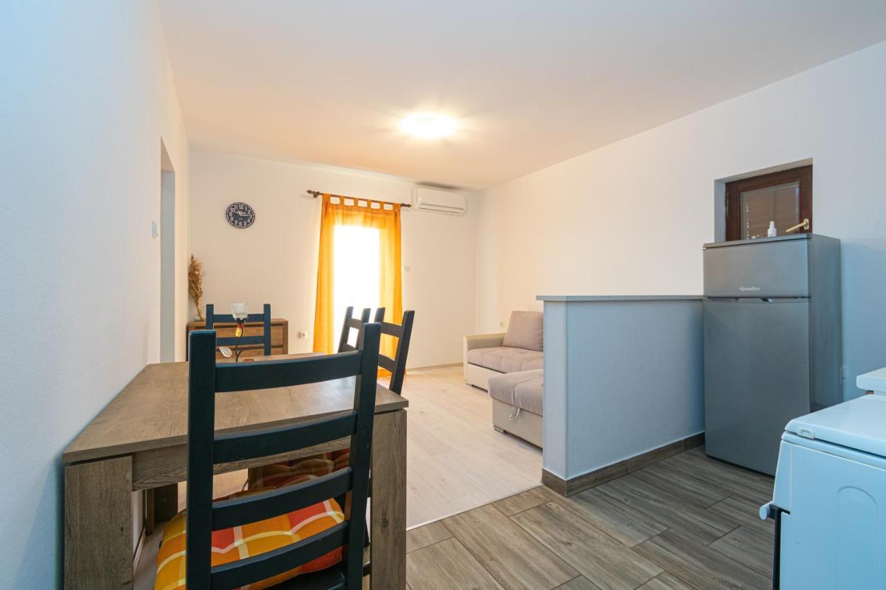 Apartments By The Sea Mandre, Pag - 3084 Kolan Exterior photo