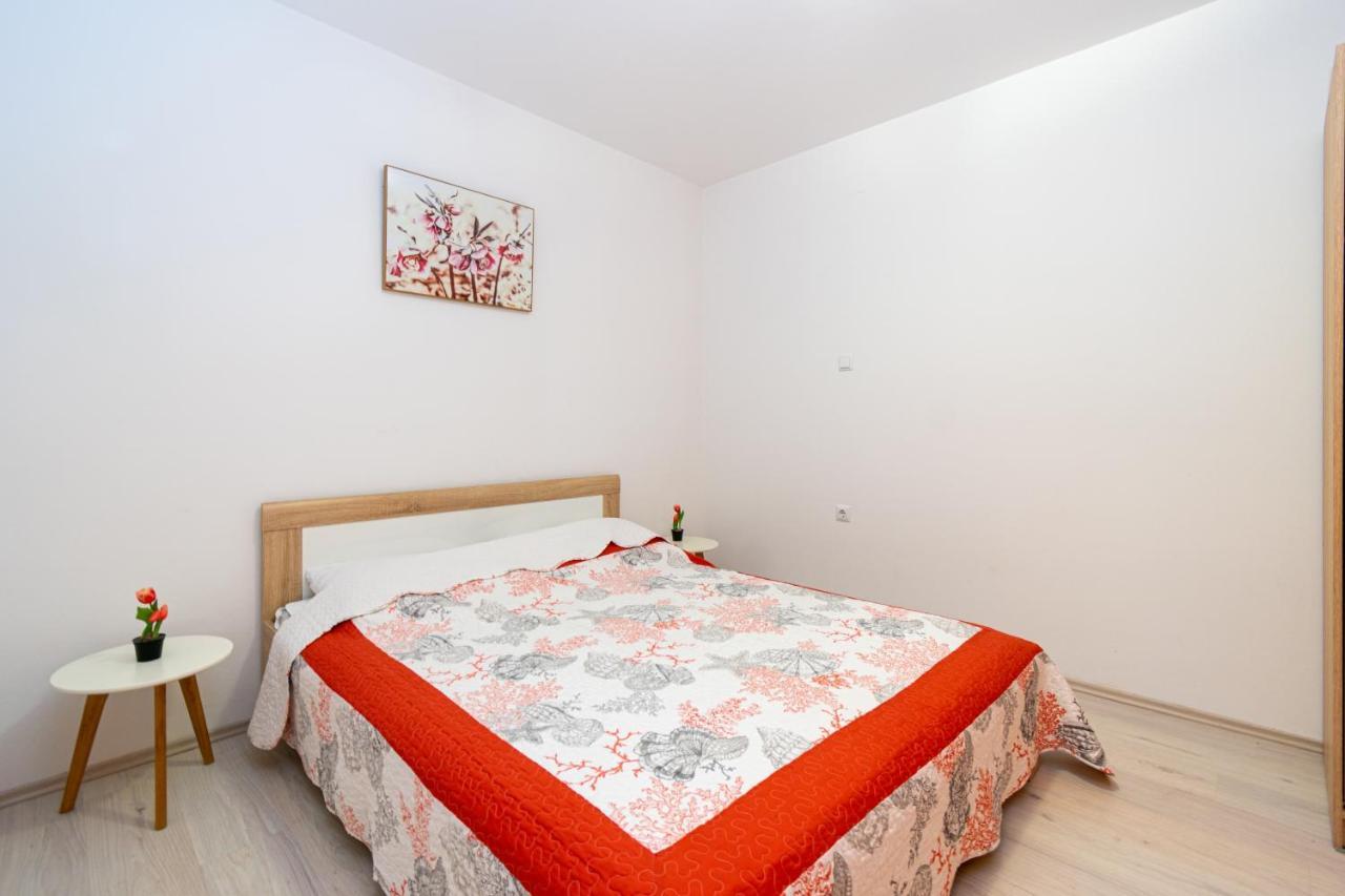 Apartments By The Sea Mandre, Pag - 3084 Kolan Exterior photo