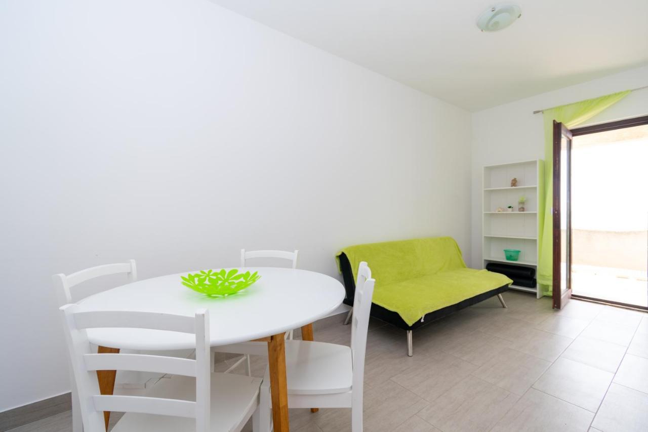 Apartments By The Sea Mandre, Pag - 3084 Kolan Exterior photo