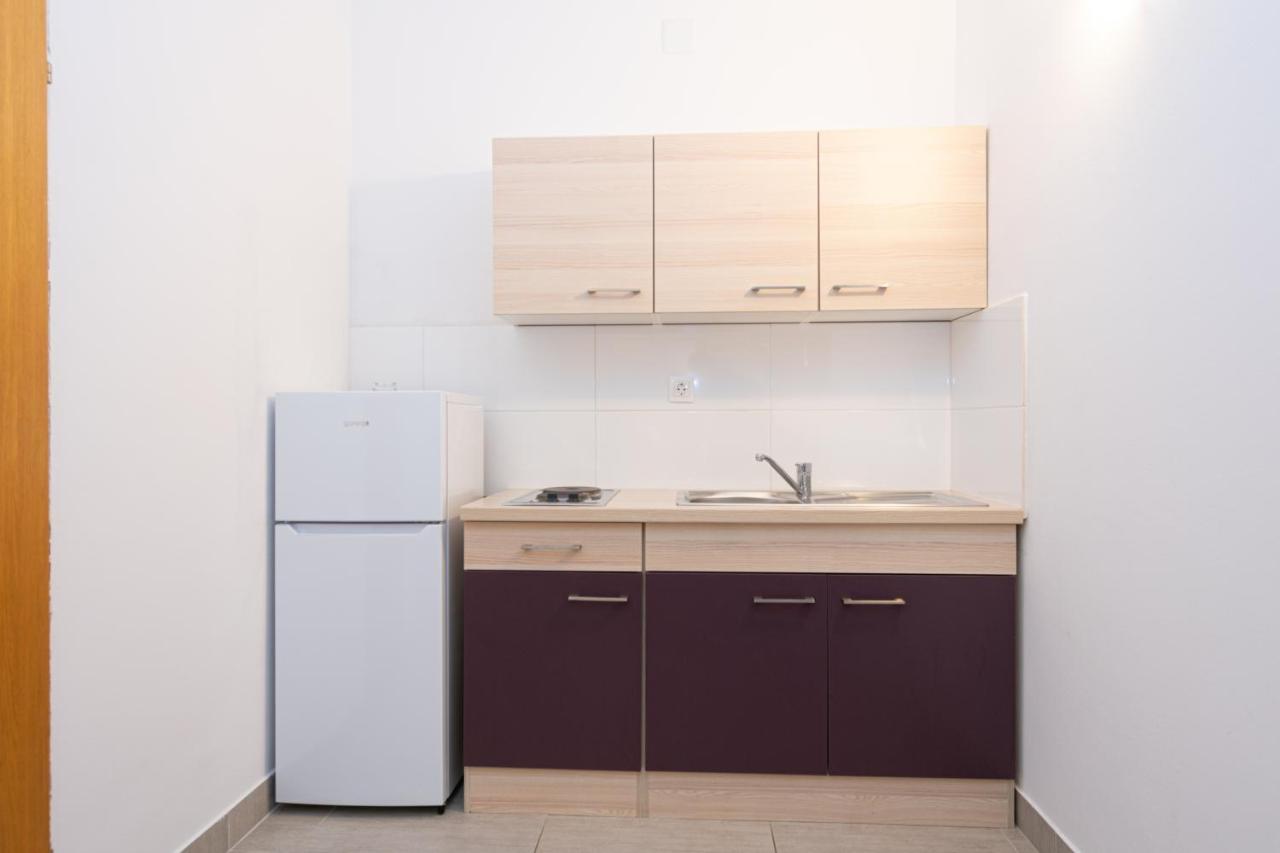 Apartments By The Sea Mandre, Pag - 3084 Kolan Exterior photo
