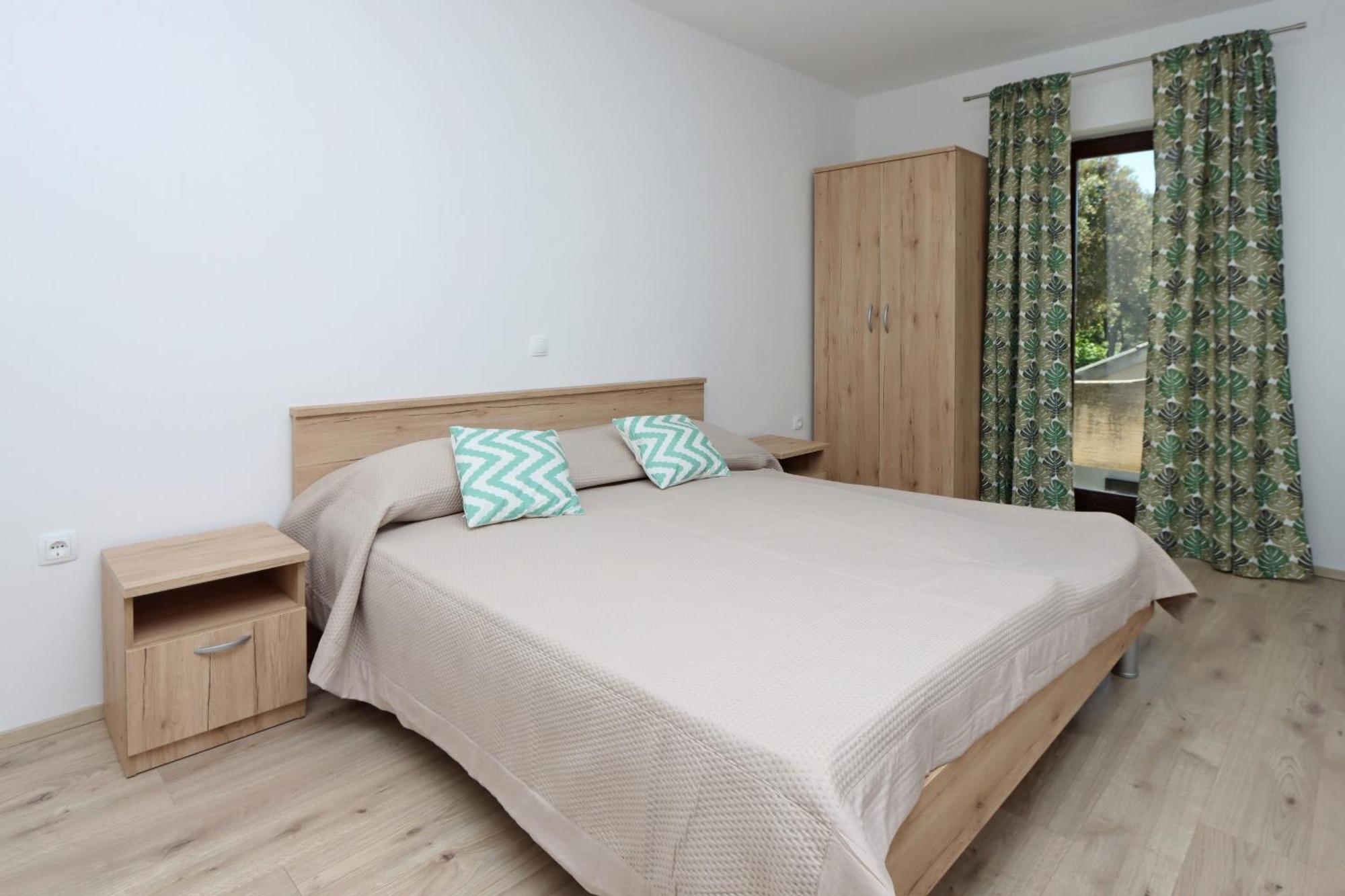Apartments By The Sea Mandre, Pag - 3084 Kolan Exterior photo