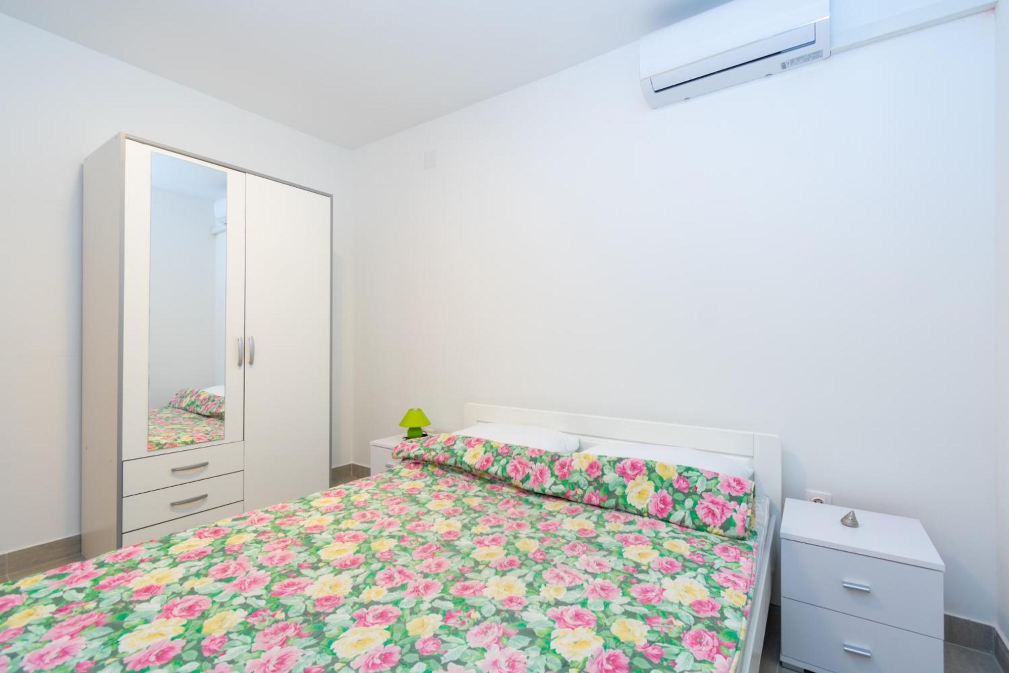 Apartments By The Sea Mandre, Pag - 3084 Kolan Room photo