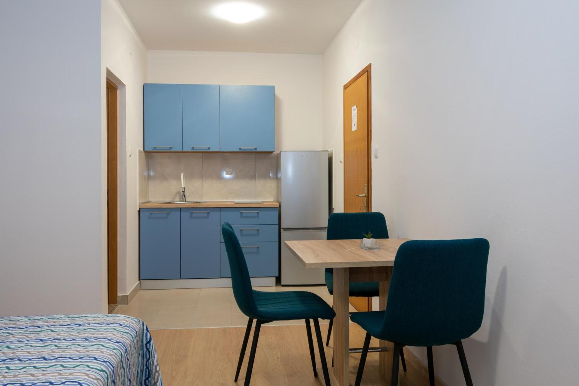 Apartments By The Sea Mandre, Pag - 3084 Kolan Room photo